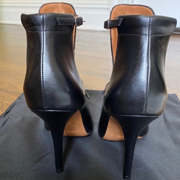 GIVENCHY Fem Python & Leather Cuteout Booties - Picture 7 of 8